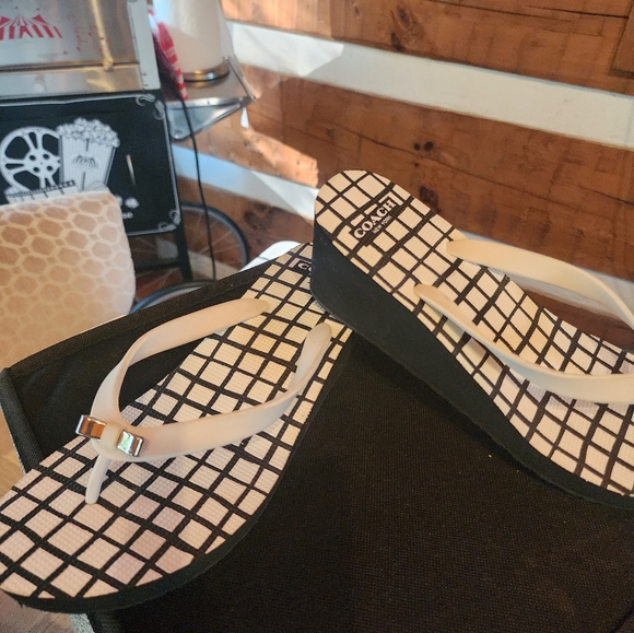 13 pairs of sandals/heels/booties. All in excellent shape. From 71/2-8 sizes. - Picture 8 of 13